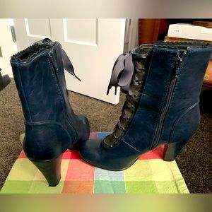 Navy blue zip up heeled lace front boots size 8 new condition